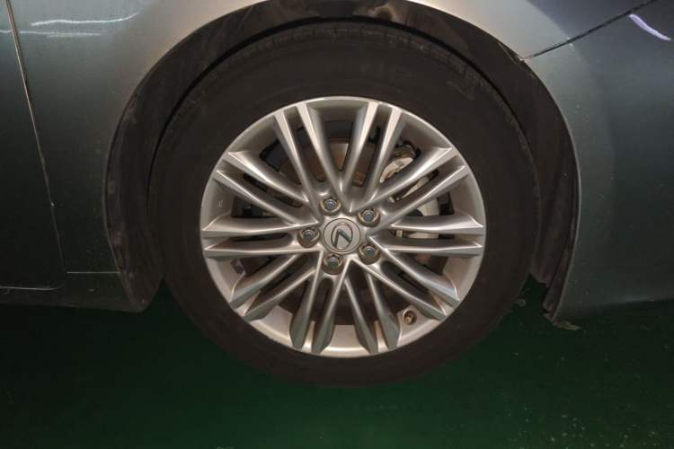 Used Lexus ES 2015 200 Elite Edition Right Front Wheel Hub
