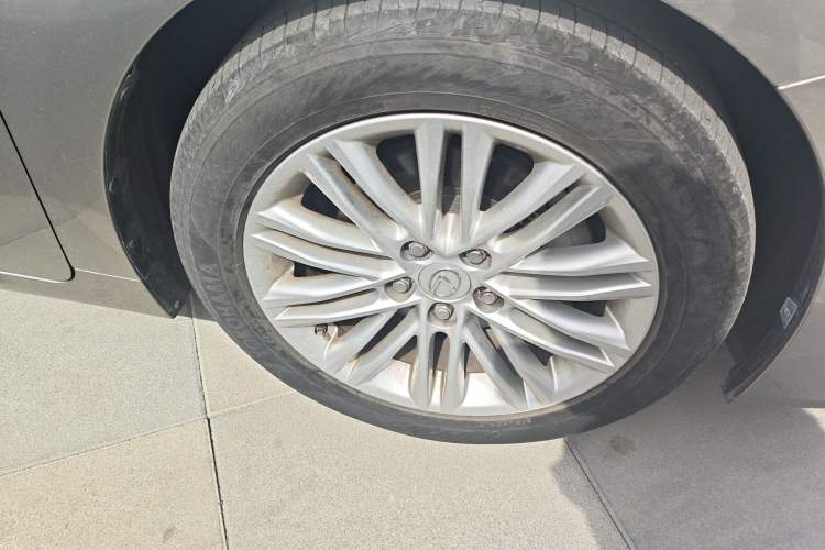 Used Lexus ES 2015 200 Elite Edition Right Front Wheel Hub