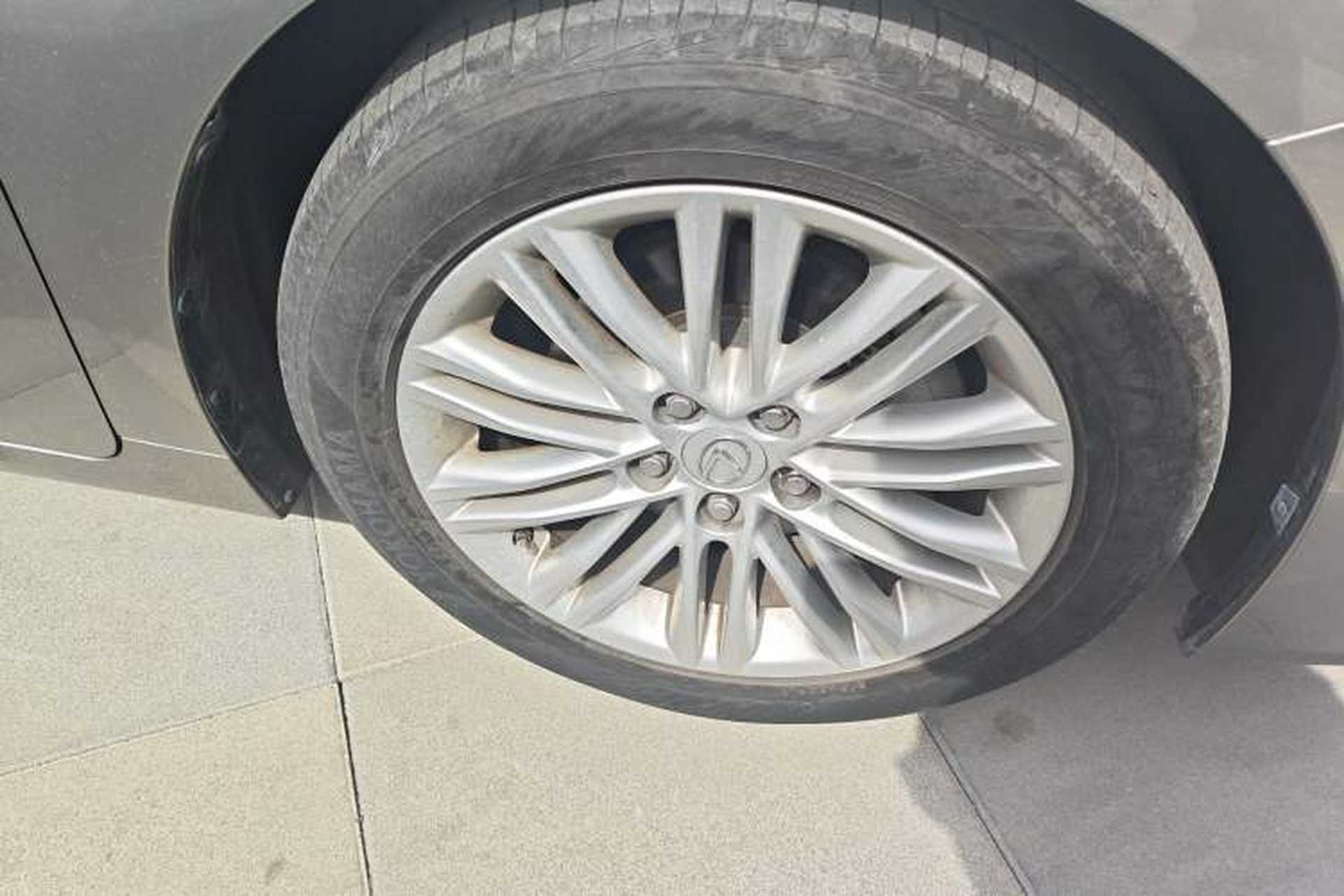 Used Lexus ES 2015 200 Elite Edition Right Front Wheel Hub