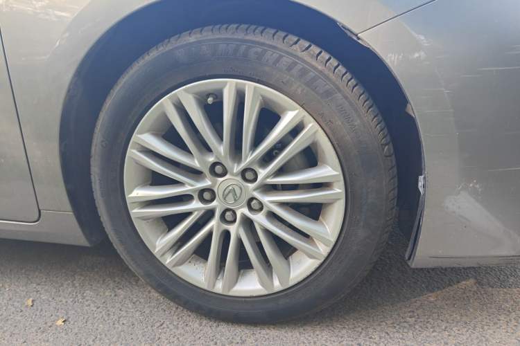 Used Lexus ES 2015 200 Elite Edition Right Front Wheel Hub