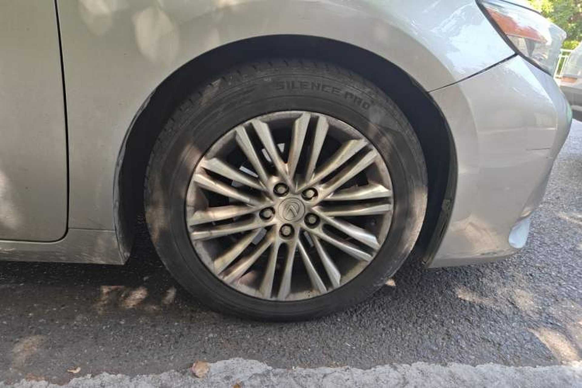 Used Lexus ES 2015 200 Comfort Edition Right Front Wheel Hub
