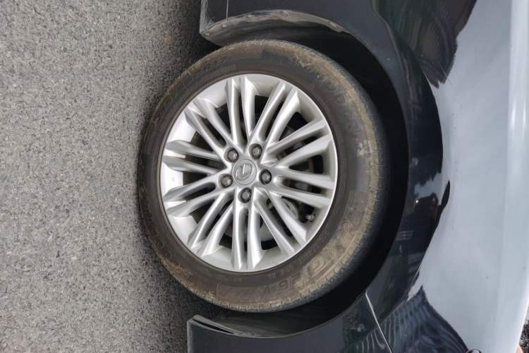 Used Lexus ES 2015 200 Elite Edition Right Front Wheel Hub