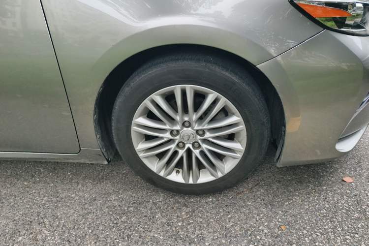 Used Lexus ES 2015 200 Elite Edition Right Front Wheel Hub