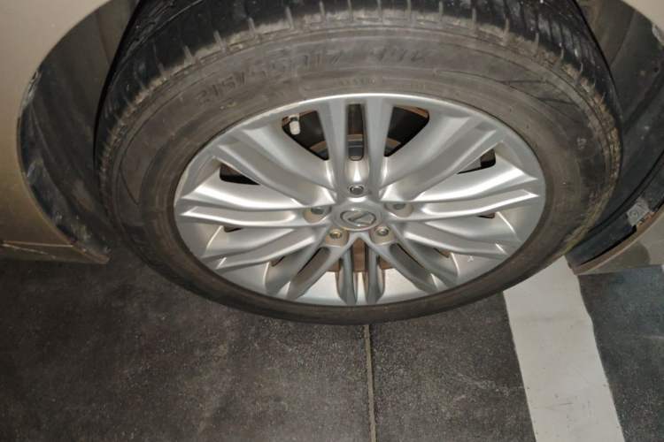 Used Lexus ES 2015 200 Elite Edition Right Front Wheel Hub