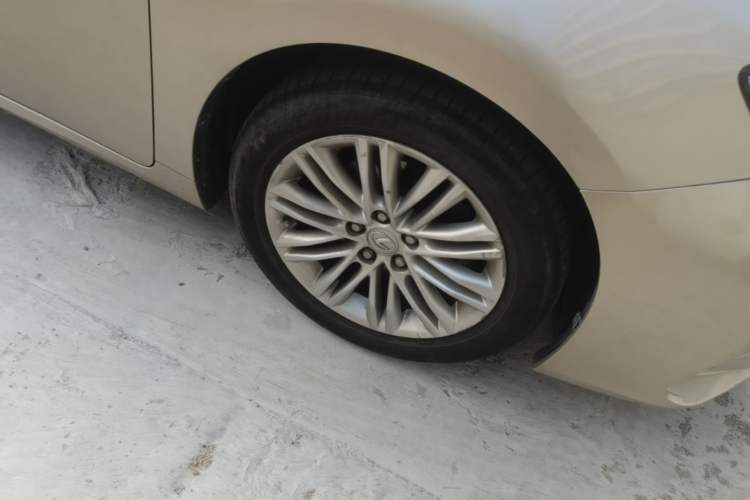 Used Lexus ES 2015 200 Elite Edition Right Front Wheel Hub