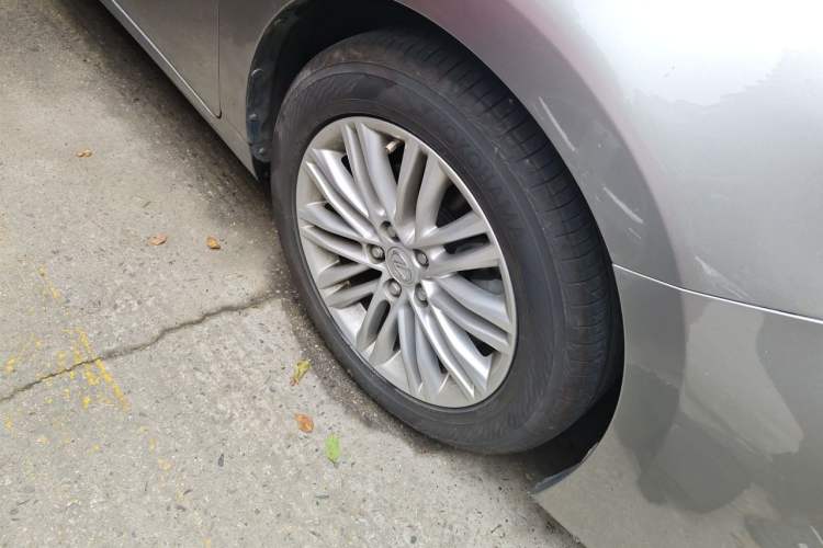 Used Lexus ES 2015 200 Comfort Edition Right Front Wheel Hub