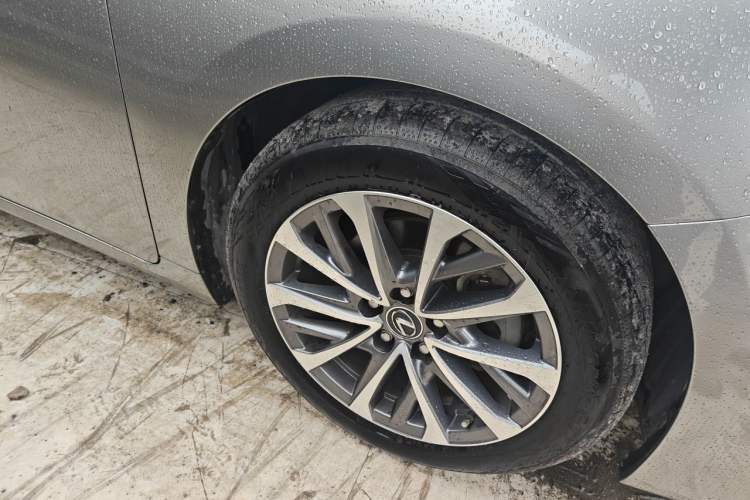 Used Lexus ES 2015 200 Elite Edition Right Front Wheel Hub