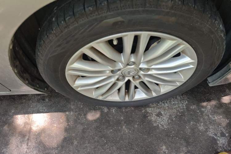 Used Lexus ES 2015 200 Elite Edition Right Front Wheel Hub