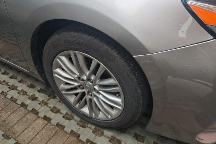 Used Lexus ES 2015 200 Comfort Edition Right Front Wheel Hub