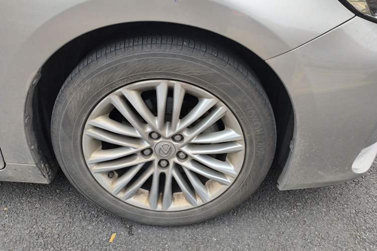 Used Lexus ES 2015 200 Elite Edition Right Front Wheel Hub