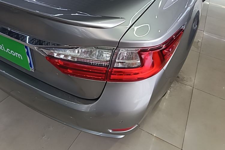 Used Lexus ES 2015 300h Comfort Edition Right Rear Taillight