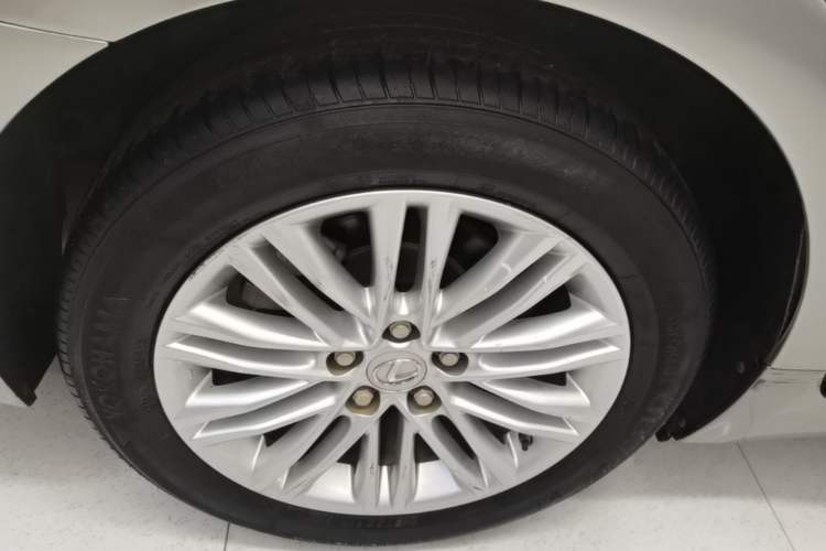 Used Lexus ES 2015 200 Elite Edition Right Rear Wheel Hub