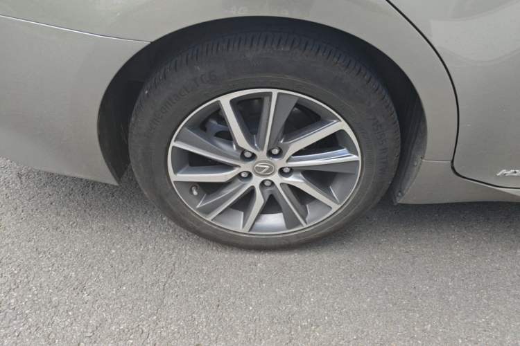 Used Lexus ES 2015 300h Luxury Edition Right Rear Wheel Hub