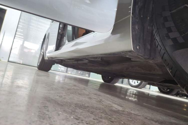 Used Lexus ES 2015 200 Elite Edition Right Side Sill