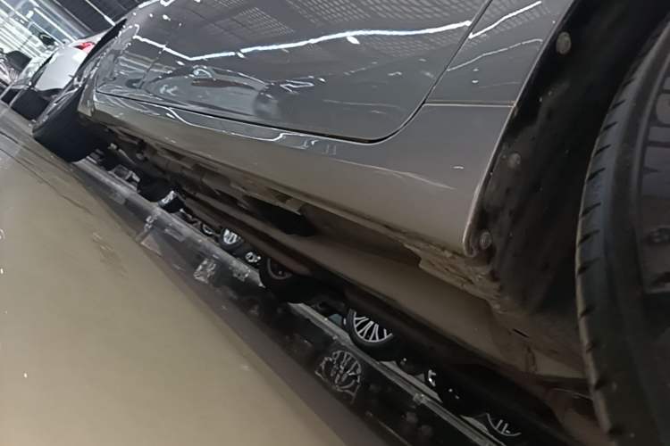 Used Lexus ES 2015 300h Comfort Edition Right Side Sill