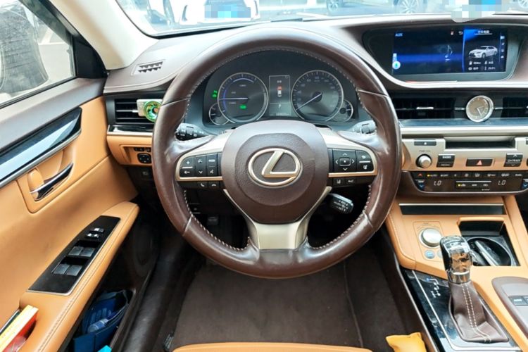 Used Lexus ES 2015 300h Comfort Edition Steering Wheel