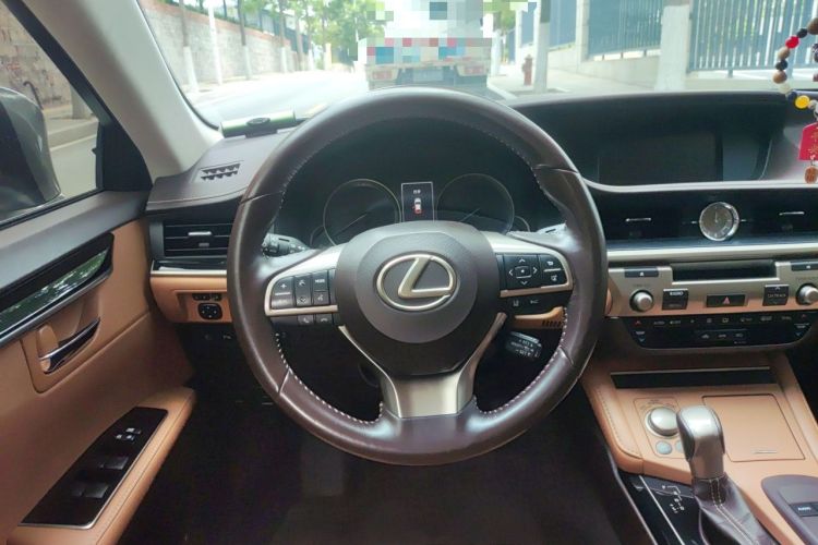 Used Lexus ES 2015 300h Comfort Edition Steering Wheel