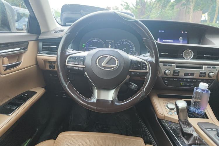 Used Lexus ES 2015 300h Comfort Edition Steering Wheel