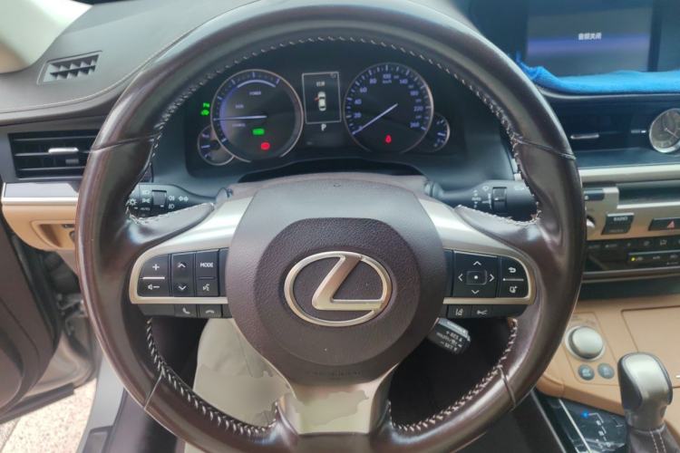 Used Lexus ES 2015 300h Comfort Edition Steering Wheel