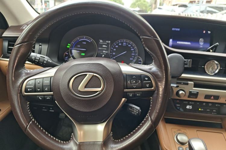 Used Lexus ES 2015 300h Comfort Edition Steering Wheel