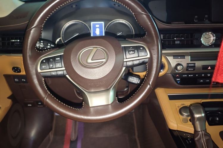 Used Lexus ES 2015 300h Comfort Edition Steering Wheel