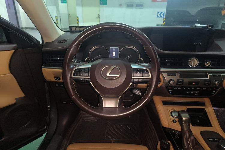 Used Lexus ES 2015 300h Comfort Edition Steering Wheel