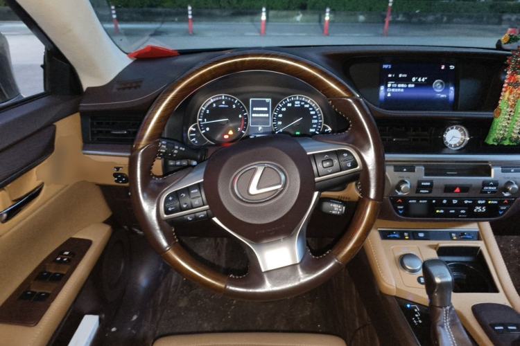 Used Lexus ES 2015 250 Elegant Edition Steering Wheel