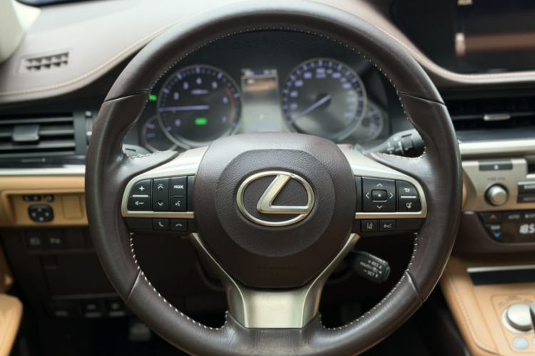 Used Lexus ES 2015 300h Comfort Edition Steering Wheel