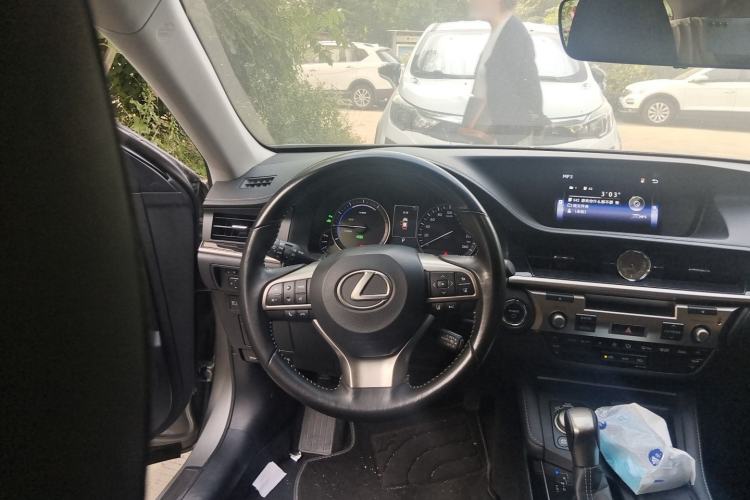 Used Lexus ES 2015 300h Comfort Edition Steering Wheel