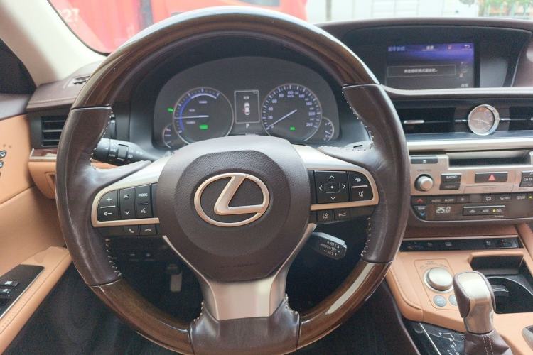 Used Lexus ES 2015 300h Premium Edition Steering Wheel