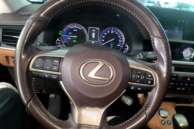 Used Lexus ES 2015 300h Comfort Edition Steering Wheel