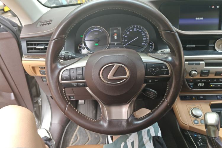 Used Lexus ES 2015 300h Luxury Edition Steering Wheel