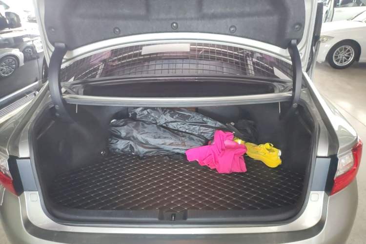 Used Lexus ES 2015 200 Elite Edition Trunk