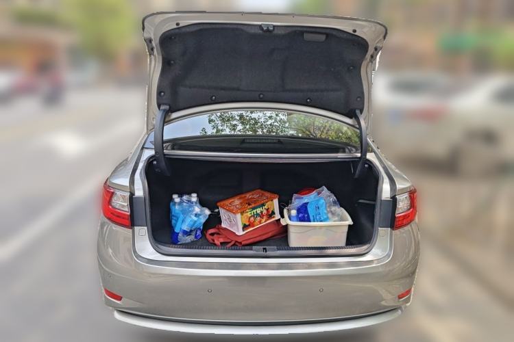 Used Lexus ES 2015 300h Comfort Edition Trunk