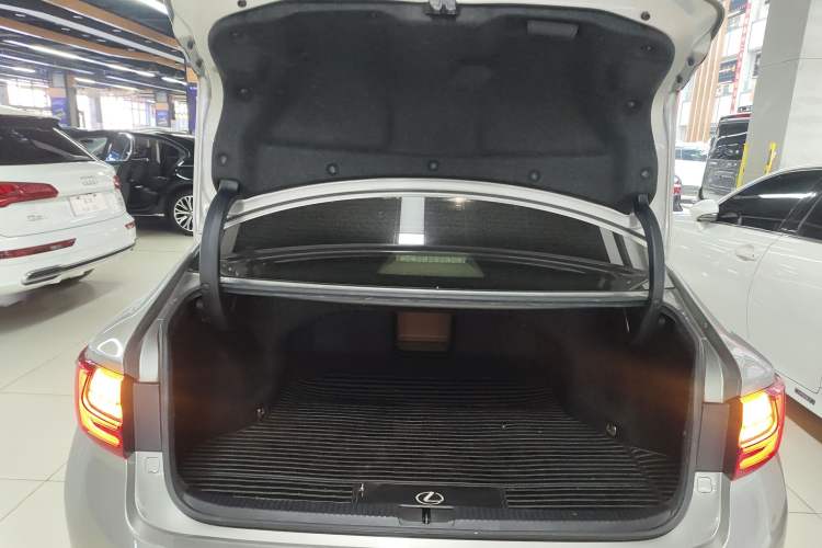 Used Lexus ES 2015 200 Elite Edition Trunk