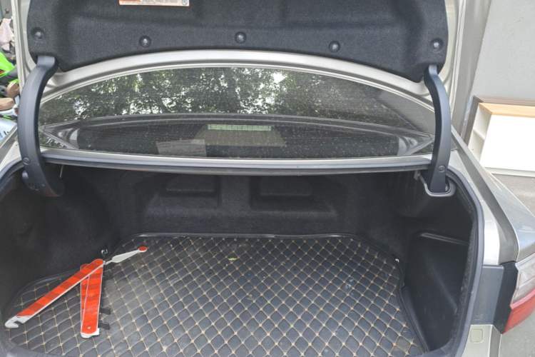 Used Lexus ES 2015 300h Luxury Edition Trunk