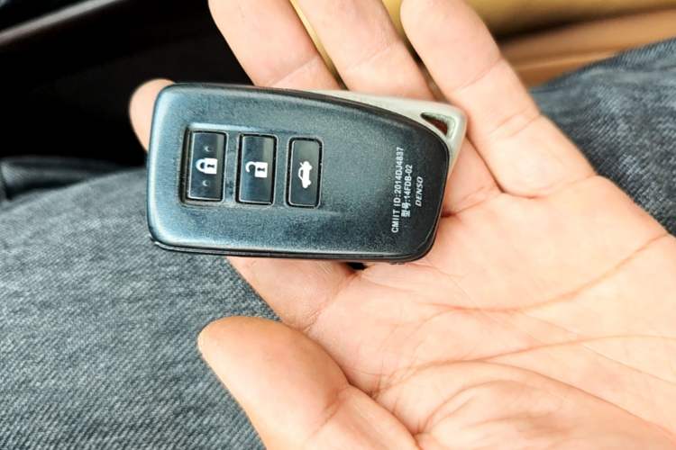 Used Lexus ES 2015 300h Comfort Edition Vehicle Key