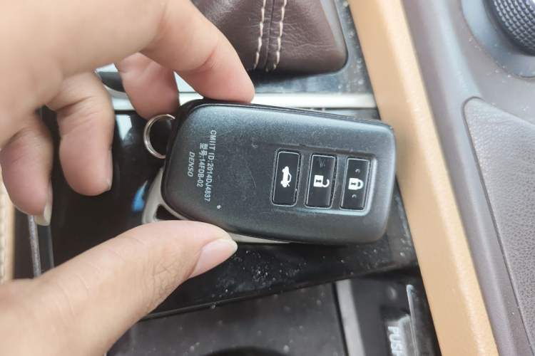 Used Lexus ES 2015 300h Comfort Edition Vehicle Key