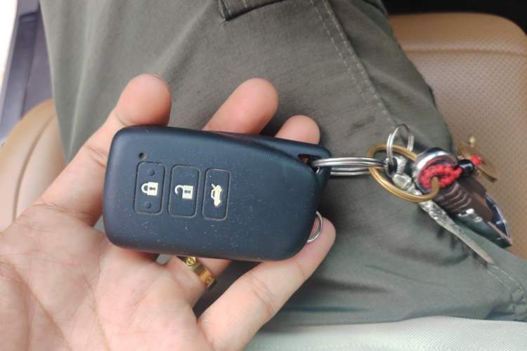 Used Lexus ES 2015 300h Comfort Edition Vehicle Key