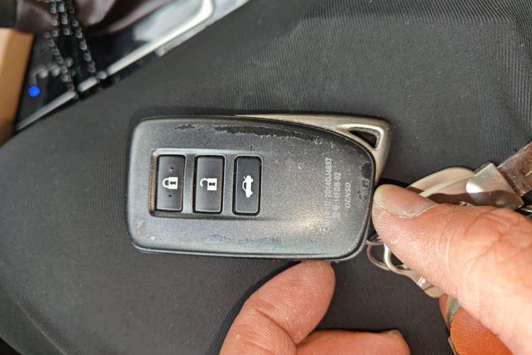 Used Lexus ES 2015 300h Comfort Edition Vehicle Key