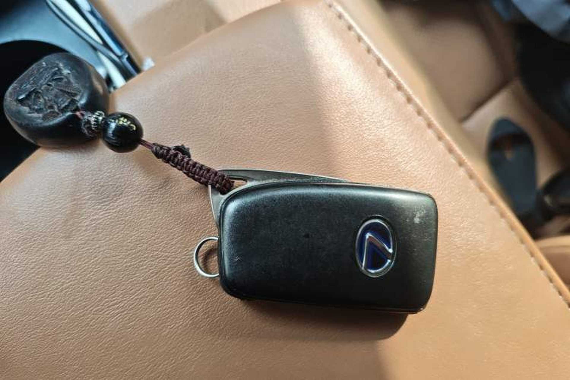 Used Lexus ES 2015 300h Comfort Edition Vehicle Key