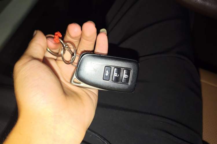 Used Lexus ES 2015 300h Comfort Edition Vehicle Key