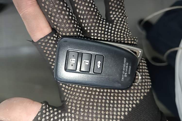 Used Lexus ES 2015 300h Comfort Edition Vehicle Key