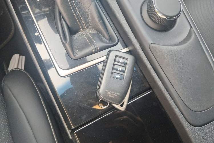 Used Lexus ES 2015 300h Comfort Edition Vehicle Key