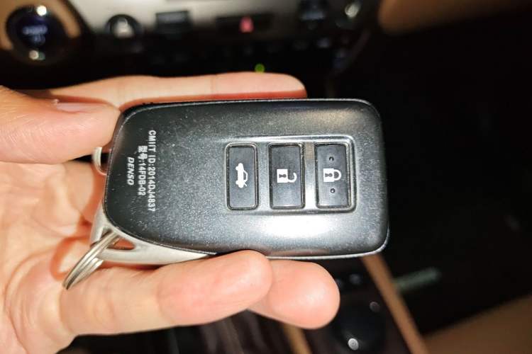 Used Lexus ES 2015 300h Comfort Edition Vehicle Key