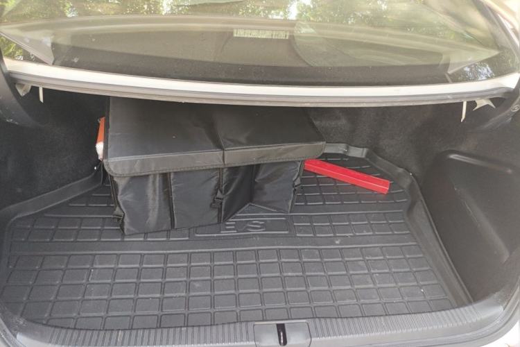 Used Lexus ES 2015 300h Comfort Edition Trunk