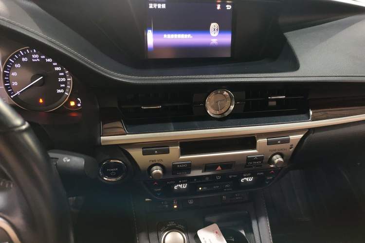 Used Lexus ES 2015 300h Luxury Edition Audio And AC Panel