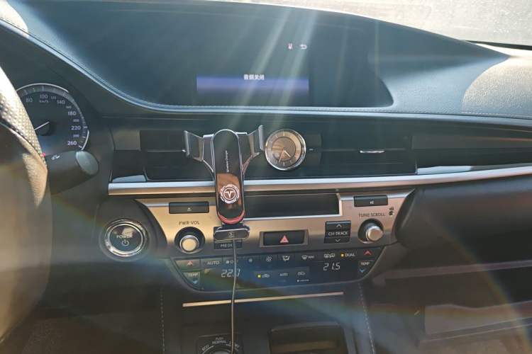 Used Lexus ES 2015 300h Comfort Edition Audio And AC Panel