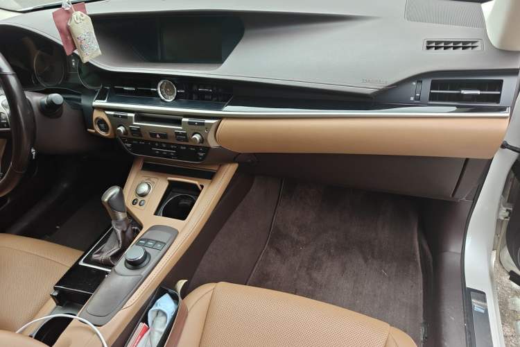 Used Lexus ES 2015 200 Comfort Edition Audio And AC Panel