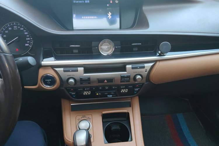 Used Lexus ES 2015 300h Comfort Edition Audio And AC Panel
